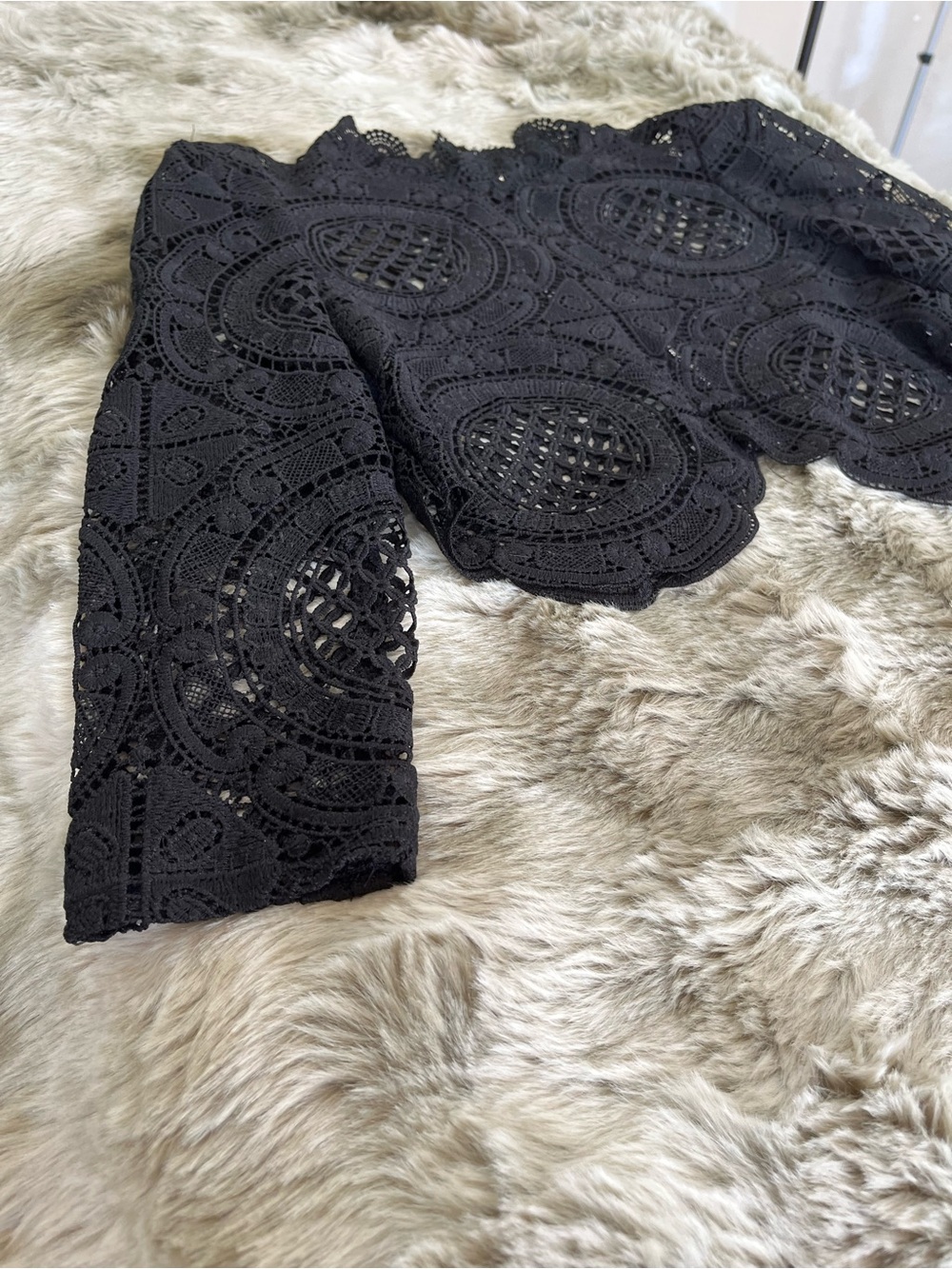 Hot Miami Styles Black Crochet Lace Off-Shoulder Crop Top
